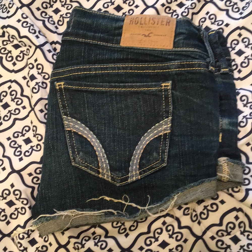 Hollister Social Stretch ripped shorts